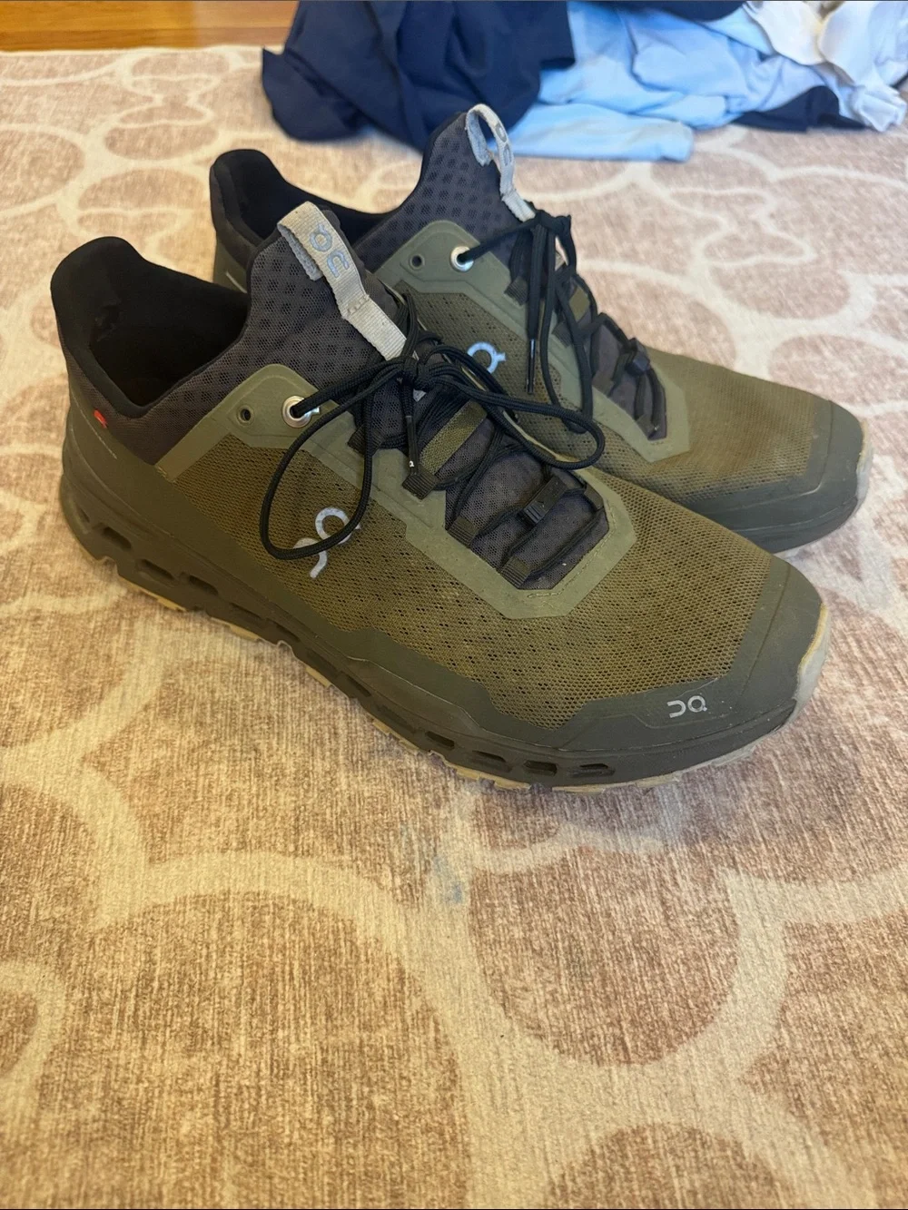 On Running Men's Ultra waterproof Olive with Black Accents size 11.5